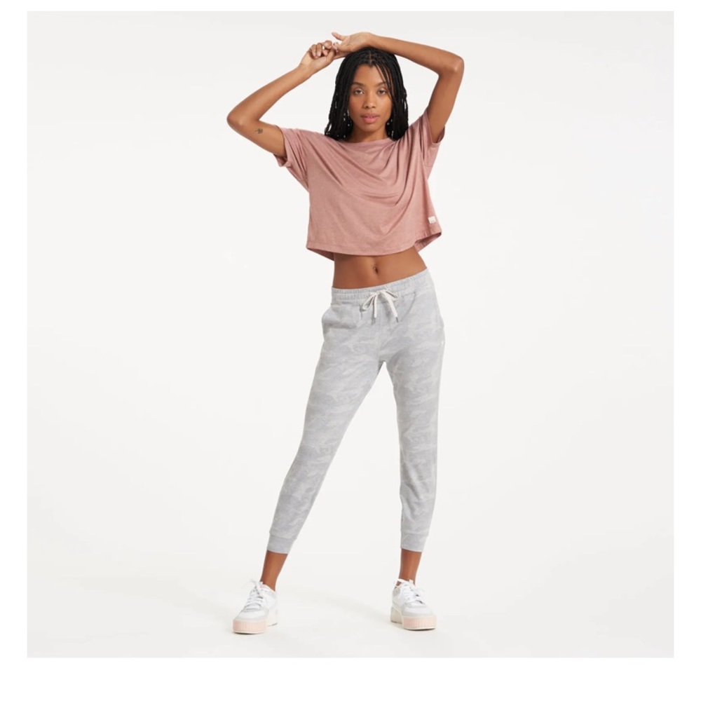 Vuori Performance Jogger Pants – Color is Pale Heather Camo– Size is Medium